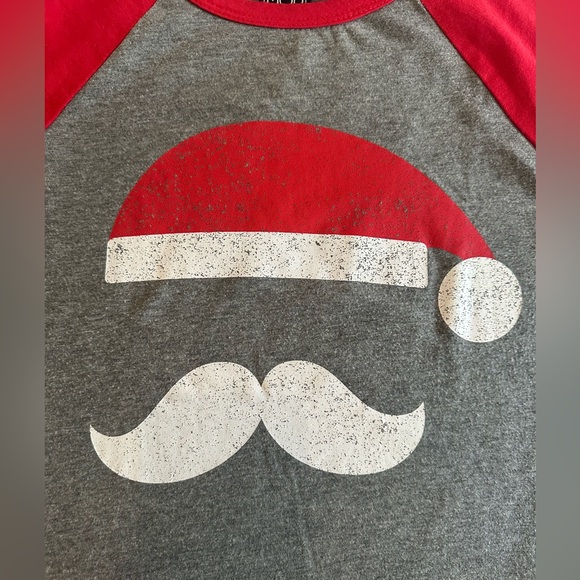 Cute Holiday graphic tee - Picture 2 of 6
